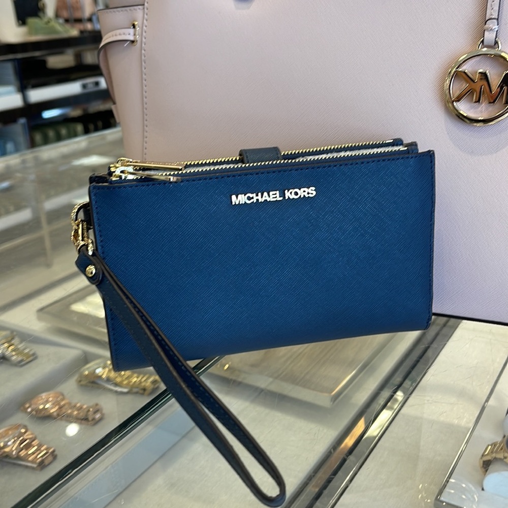 MICHAEL KORS LARGE DOUBLE ZIP WRISTLET WALLET PHONE CASE 
Navy 
NWT - Picture 12 of 16